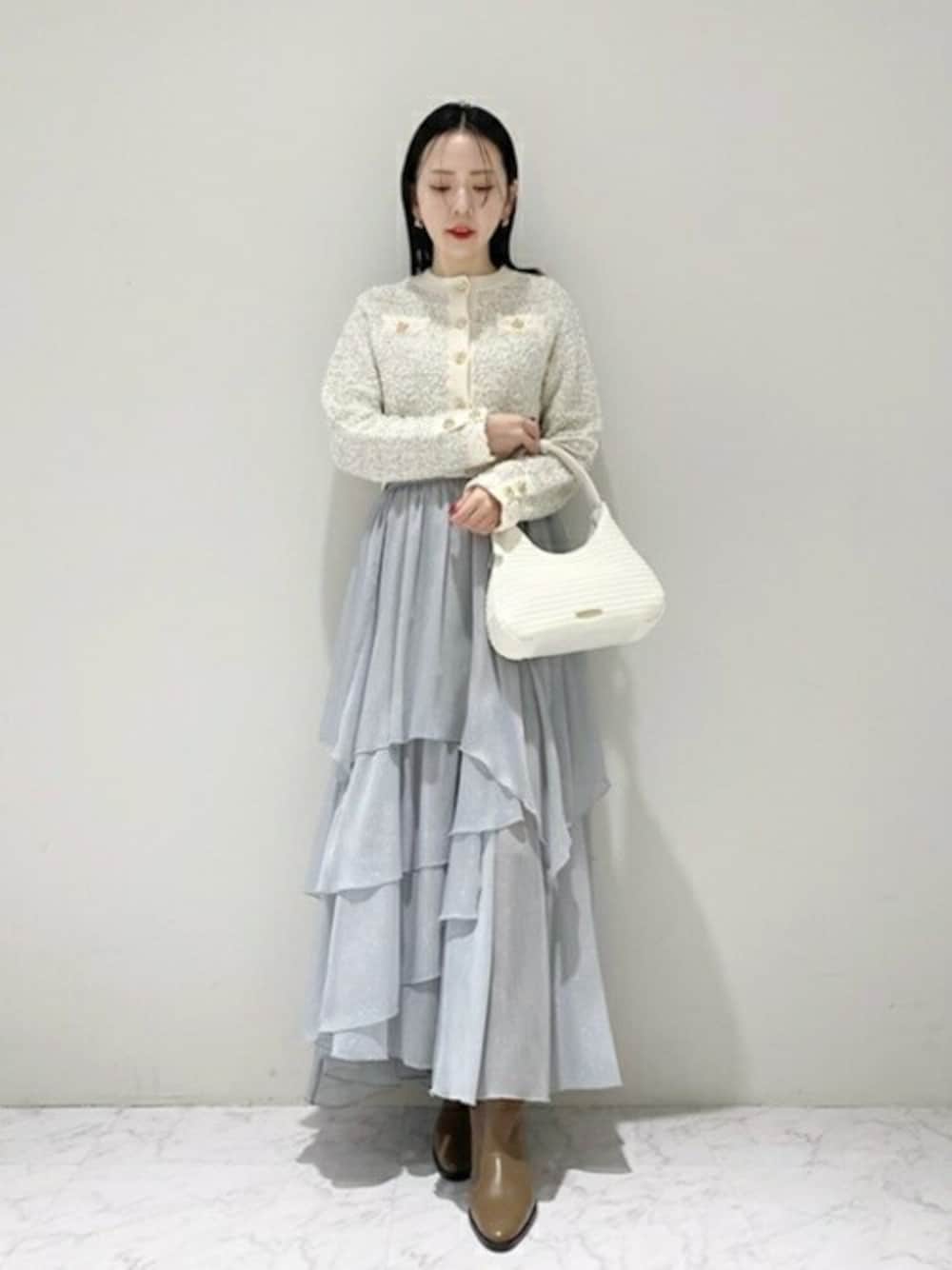 LILY BROWN（リリーブラウン）の「ブライトシアーティアードスカート