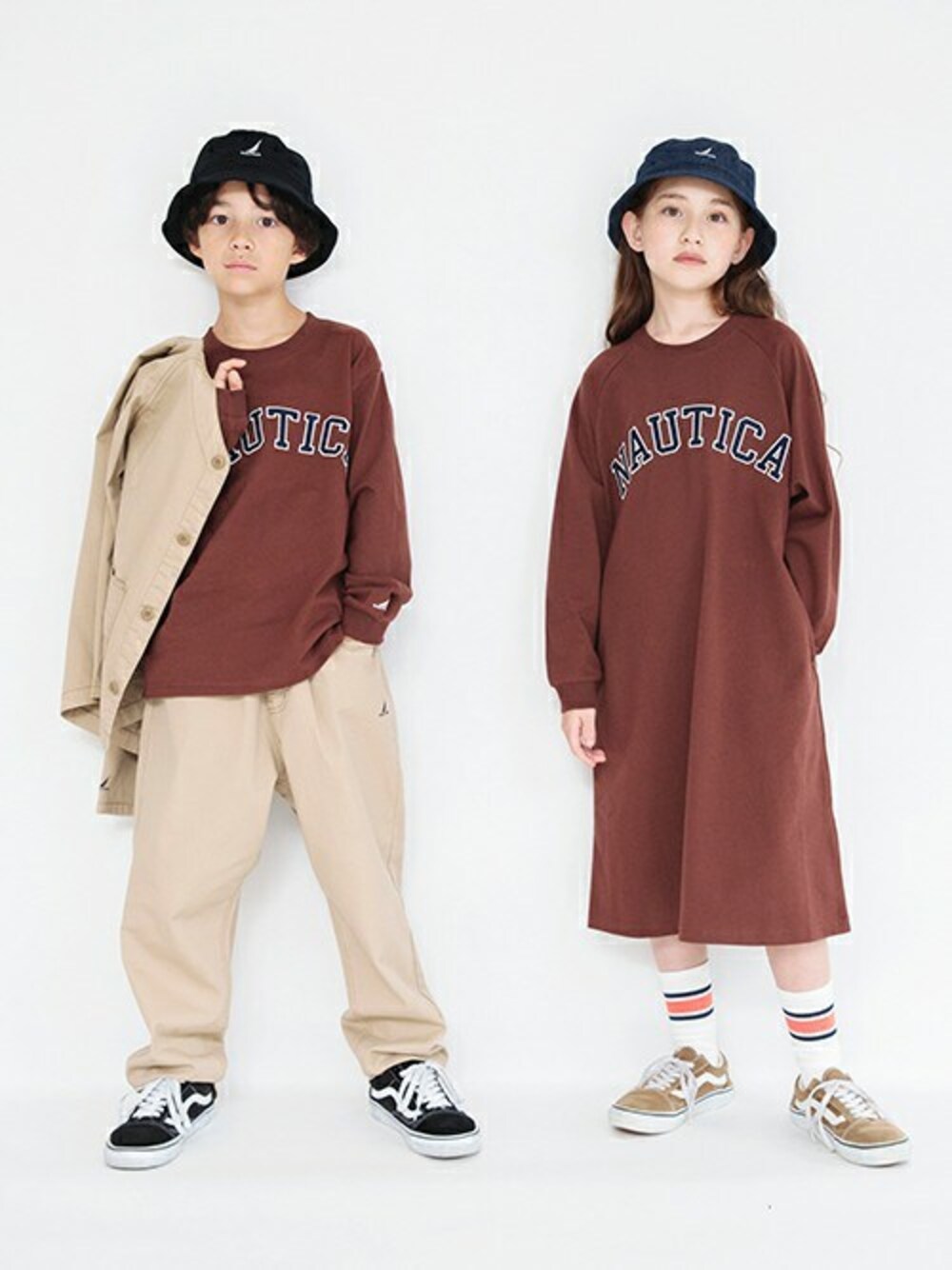 「ワンピース、ロゴT、kids、ロンT、キッズコーデ、ノーカラージャケット、nautica、ブランシェス、Branshes、ノーティカ」｜「NAUTICAの【NAUTICA/ノーティカ】セットアップ対応ノーカラージャケット（ノーカラージャケット、ベージュ系）」を使った、BRANSHESさん（キッズ・141cm）の秋コーディネートの1枚目の写真
