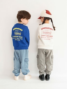 「バックプリント」｜「アイテム（スニーカー）」を使った、BRANSHESさん（キッズ・109cm）の秋コーディネート