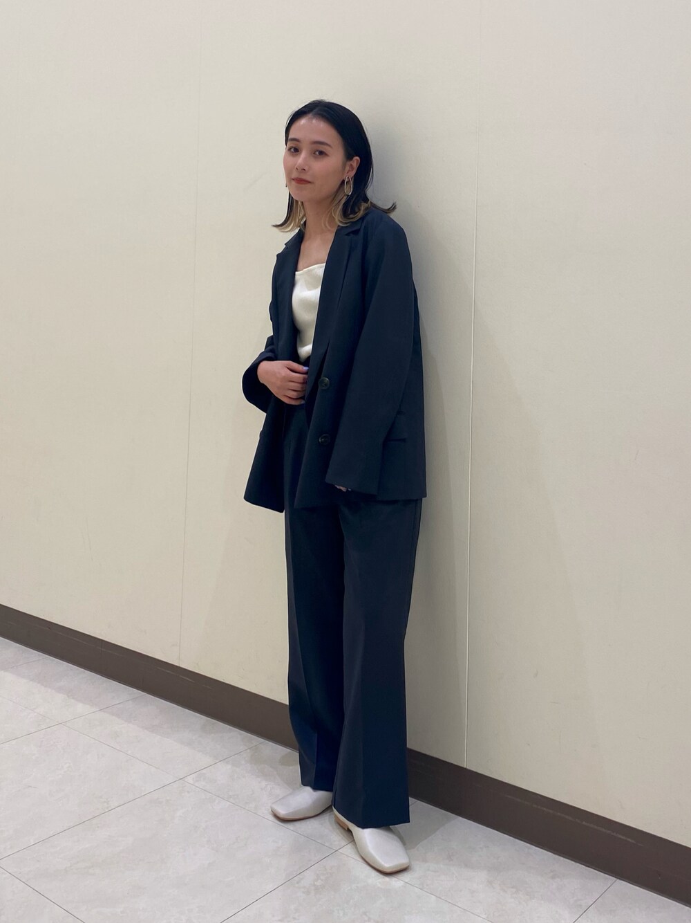 「きれいめカジュアル、秋服コーデ、低身長コーデ、ブラック、セットアップ、シンプルスタイル、低身長、152cm、ジャケット、秋服、FREE'S MART」｜「FREE'S MARTの◇ダブルブレストテーラードジャケット（テーラードジャケット、ブラック系）」を使った、miko.さん（レディース・152cm）の秋コーディネートの1枚目の写真