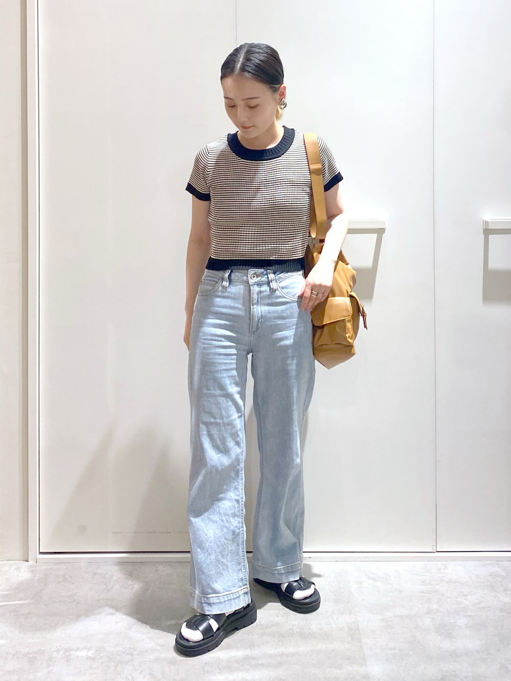 「ショルダーバッグ、デニムパンツ、ワイドパンツ、低身長、低身長コーデ、休日スタイル、休日コーデ、夏コーデ、カジュアル、カジュアルコーデ、ボーダー」｜「FREE'S MARTの◇[低身長サイズ・Lサイズあり]ベーシックワイドデニム[Sシリーズ]（デニムパンツ、ブルー系）」を使った、miko.さん（レディース・152cm）の夏コーディネートの1枚目の写真