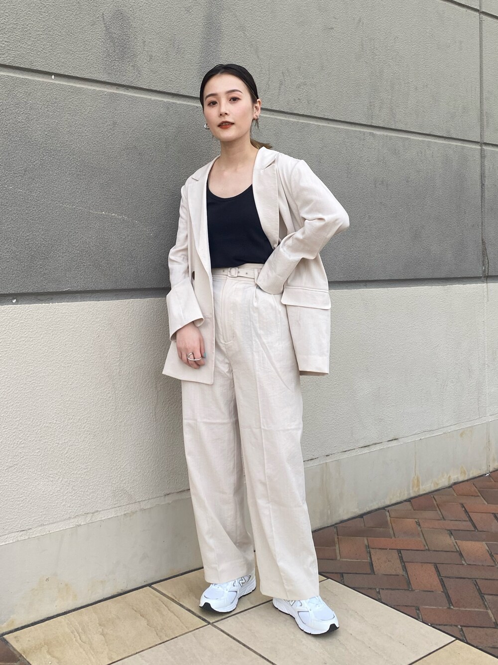 「シンプルコーデ、淡色コーデ、きれいめカジュアル、春アウター、春服みてみて、休日スタイル、春服デビュー宣言、セットアップ、ジャケット、低身長、FREE'S MART、春夏コーデ、いまどきジャケット写真」｜「FREE'S MARTのテレコタンク（タンクトップ、ブラック系）」を使った、miko.さん（レディース・152cm）の春コーディネートの1枚目の写真
