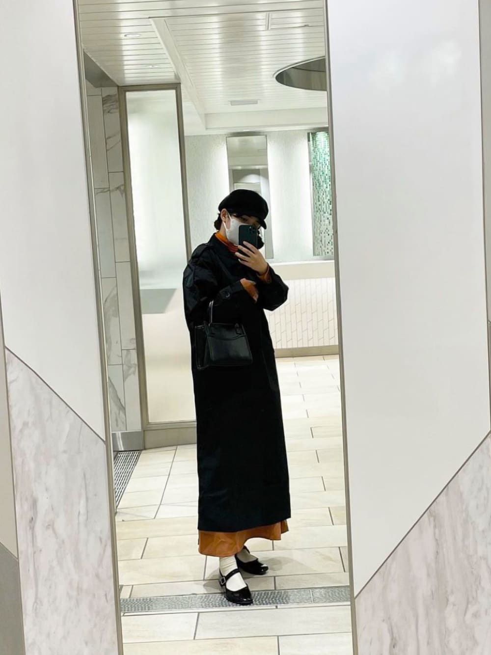 「大人カジュアル、秋服コーデ、おしゃれさんと繋がりたい、シンプル、カジュアル、ワンピース、差し色、タートルネック、秋コーデ」｜「TINA：JOJUNのアイテム（ジャケット/アウター、ブラック系）」を使った、minimu118さん（レディース・155cm）の秋コーディネートの1枚目の写真