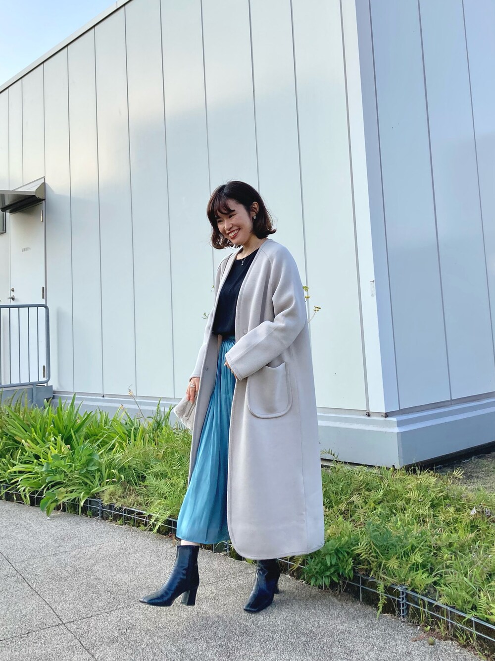 「秋のコーデ、大人コーデ、お出かけコーデ、秋服、休日スタイル、キレイめ、今日のコーデ、きれいめカジュアル、オトナカジュアル、通勤コーデ」｜「RIVE DROITEのすっきりとした見え感でレディに着こなす　カノコダンボールガウンコート（ノーカラーコート、ベージュ系）」を使った、MOMOさん（レディース・158cm）の秋コーディネートの1枚目の写真