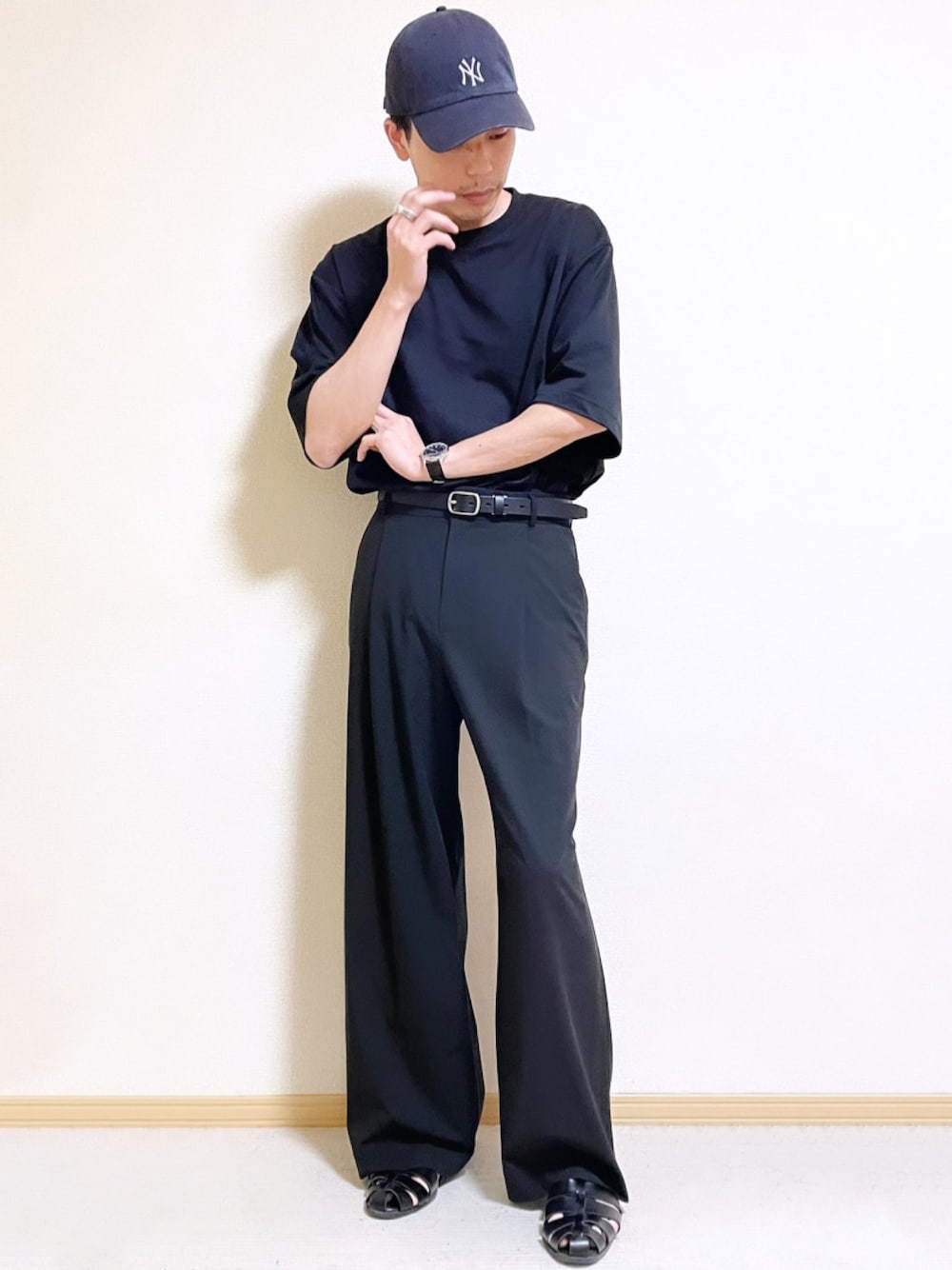 「ZARA、ザラ、フルレングス(パンツ丈)、フレアパンツ、ハイウェスト、スタイルアップ、レディース、ブラック、美脚効果、パンツスタイル、UNIQLO、グローバルワーク(GLOBAL WORK)、WEGO、NEW ERA、ベースボールキャップ」｜「NEW ERAの【NEW ERA】ニューエラ キャップ 9TWENTY MINI LOGO MLB ニューヨークヤンキース 帽子（キャップ、ブルー系）」を使った、SHOTARO さん（メンズ・177cm）の春コーディネートの1枚目の写真