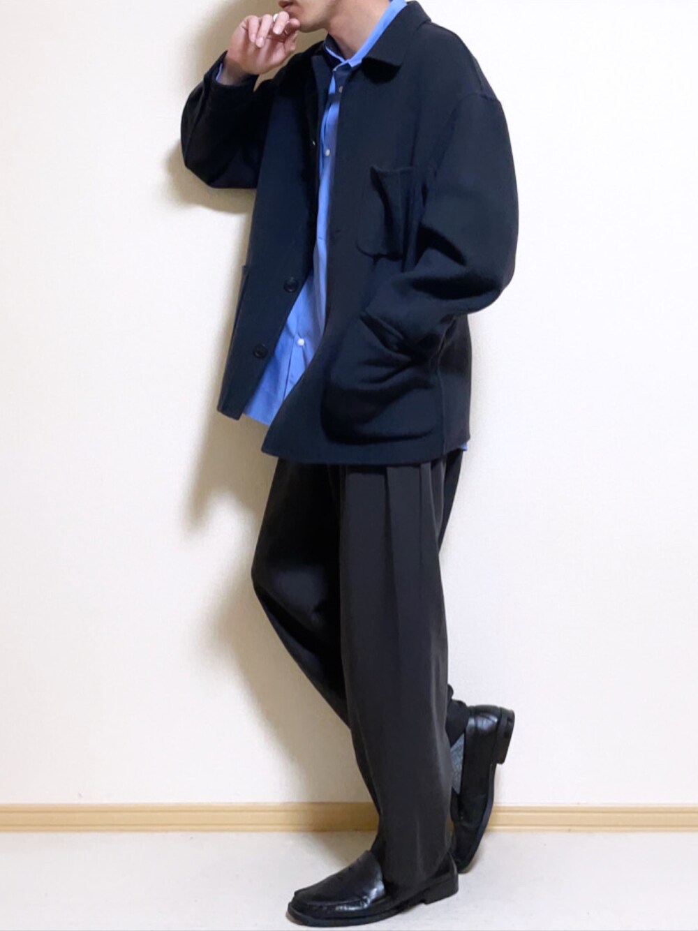 「シャツジャケット、シャツスタイル、シャツ、UNIQLO、ユニクロ、GU、ジーユー、ローファー、チャコール、チャコールグレー、ブルー、キレイめ、大人コーデ、秋冬コーデ、WYM」｜「UNIQLOのアイテム（ジャケット/アウター、その他）」を使った、SHOTARO さん（メンズ・177cm）の冬コーディネートの1枚目の写真