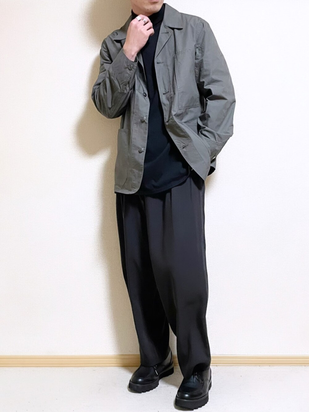 「UNIQLO、UNIQLO U、ユニクロ、ユニクロU、UNIQLOコーデ、ジャケット、オーバーシャツ、オリーブ、WYM、epnok、タートルネック、革靴、春コーデ、春、instagramフォローお願いします」｜「UNIQLOのアイテム（ジャケット/アウター、グリーン系）」を使った、SHOTARO さん（メンズ・177cm）の冬コーディネートの1枚目の写真