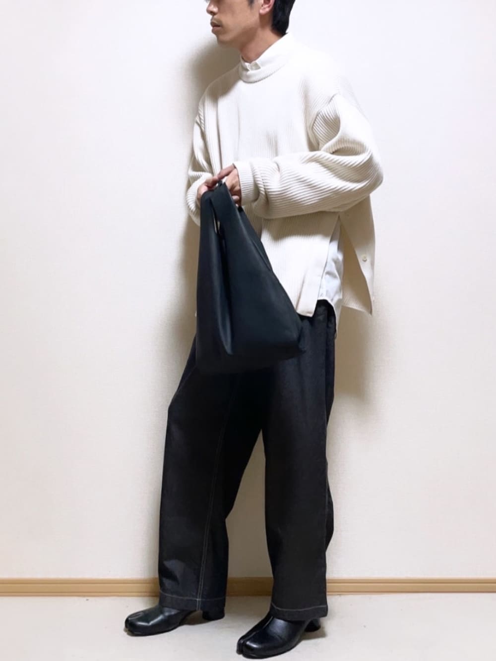 「WEARハロウィン2022、休日コーデ、秋冬コーデ、おしゃれさんと繋がりたい、秋、メンズファッション、きれいめカジュアル、秋のコーデ、ブーツ、ニット、シャツスタイル、シャツ、レイヤードスタイル、デニム、デニムパンツ」｜「LIDNMのOVERSIZED 7G AZE KNIT（ニット/セーター、ホワイト系）」を使った、SHOTARO さん（メンズ・177cm）の秋コーディネートの1枚目の写真