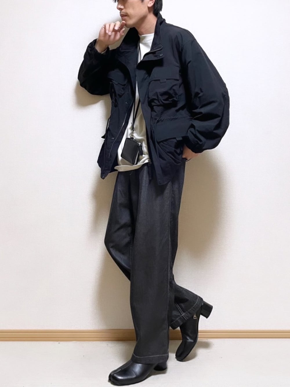 「秋ルック紹介するよ、秋コーデ、きれいめカジュアル、秋、秋のコーデ、デニムパンツ、黒、メンズコーデ、デニム、足袋ブーツ、LIDnM、GU、WYM、endevice、財布」｜「GUのアイテム（その他アウター、ブラック系）」を使った、SHOTARO さん（メンズ・177cm）の秋コーディネートの1枚目の写真