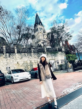 「アイテム（ダウンベスト、ブラウン系）」を使った、Amber Chenさん（レディース・160cm）の冬コーディネート