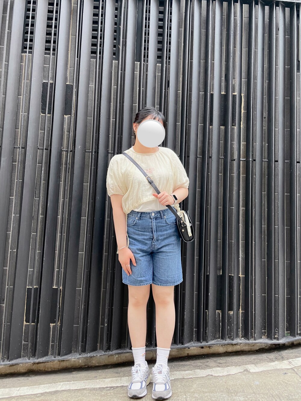 「ootd、夏コーデ、休日コーデ、休日スタイル、大人カジュアル、大人コーデ、みんなの白Tフェス」｜「H&Mのアイテム（カーゴパンツ、ブルー系）」を使った、howareyou さん（レディース・160cm）の夏コーディネートの1枚目の写真