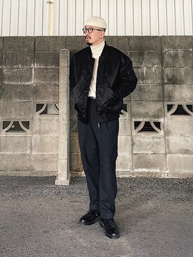 「白ニット」｜「アイテム（MA-1）」を使った、massuさん（メンズ・174cm）の冬コーディネート