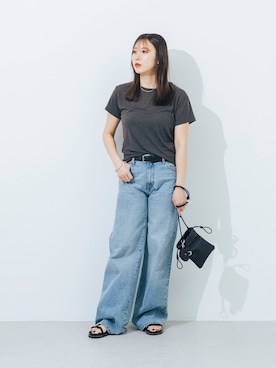 「EVOL（イーボル）の【S-LLサイズ展開・軽量】ストラップストーンフラットサンダル JA5938（Sandals、ブラック系）」を使った、渡部さん（レディース・163cm）の春コーディネート