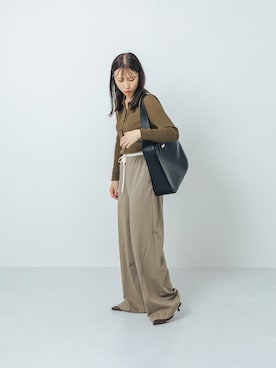 「EVOL（イーボル）のアイテム（バッグ）」を使った、渡部さん（レディース・163cm）の秋コーディネート