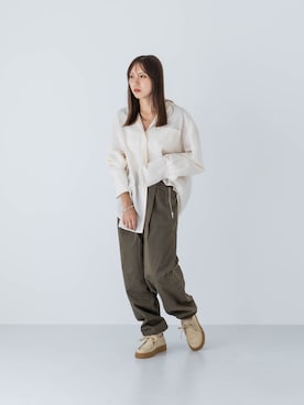 「EVOL（イーボル）のアイテム（ローファー）」を使った、渡部さん（レディース・163cm）の秋コーディネート