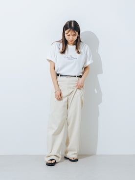 「EVOL（イーボル）の【軽量・S-LLサイズ展開】軽量フラットトングサンダル JA4029（Sandals、ブラック系）」を使った、渡部さん（レディース・163cm）の春コーディネート