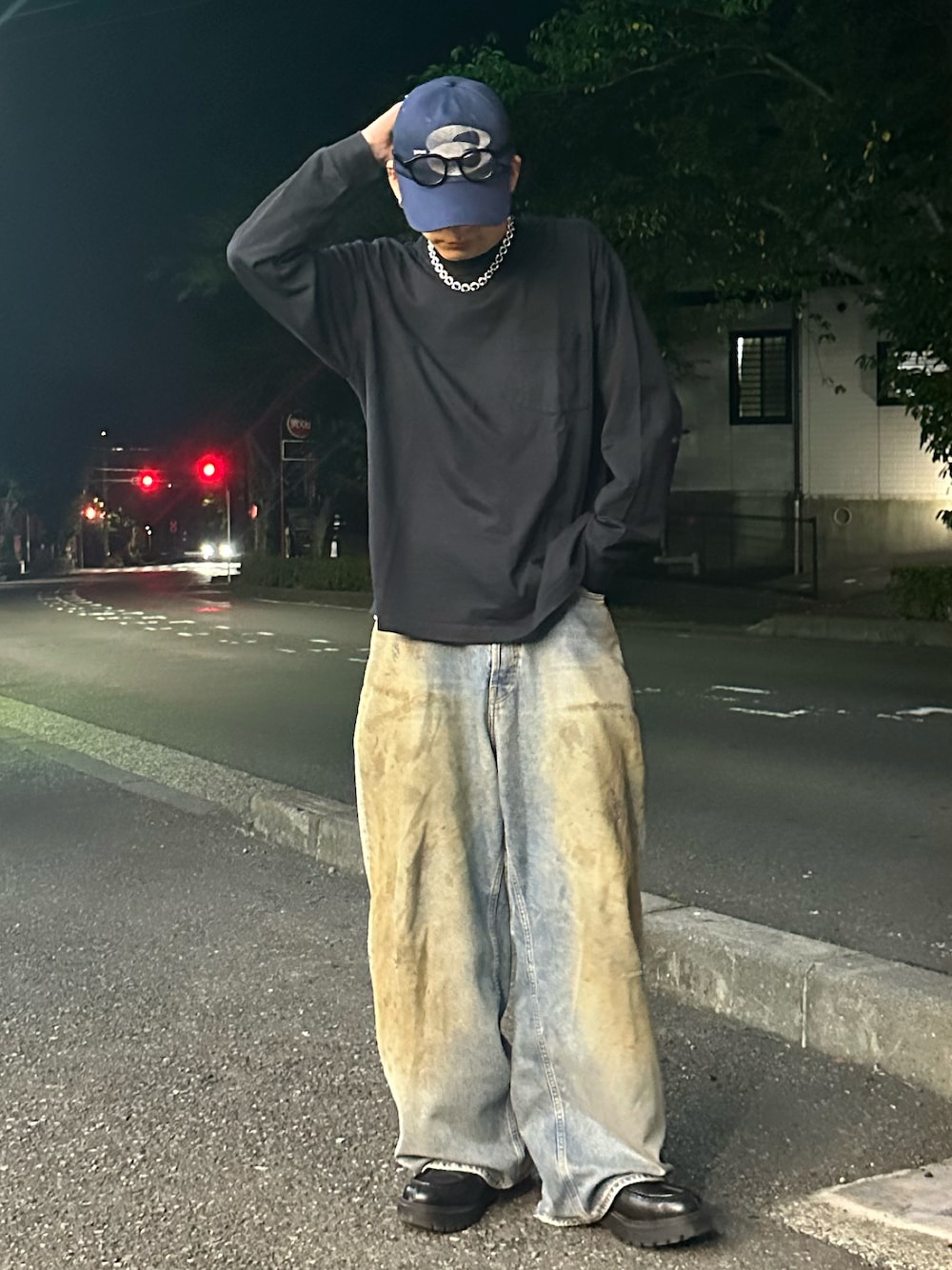 「秋服準備はじめました、秋先取りコーデ、ロンT、差し色コーデ、デニム、デニムコーデ、シンプルスタイル、オトナカジュアル、ゆるコーデ、休日コーデ、ビッグシルエット、大人シンプル、シンプル、モノトーン、シルバーアクセサリー」｜「THE CLEのGRAPHIC DEPTH CAP（キャップ、ブルー系）」を使った、ゆうさん（メンズ・178cm）の夏コーディネートの1枚目の写真