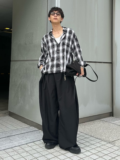 「EVOLVERA(エボルヴェラー)のRegular Collar Long-Sleeve Shirt / レギュラーカラー長袖シャツ【ストライプ&チェック】(シャツ/ブラウス)」を使った、ゆうさん(メンズ・178cm)の夏コーディネート