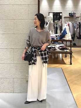 「RIVE DROITE（リヴドロワ）のドレーピーチェックドロストシャツ（秋服/オンブレチェック）（シャツ/ブラウス、ブラック系）」を使った、emi95152さん（レディース・159cm）の秋コーディネート