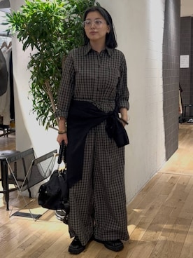 「アイテム（オールインワン・サロペット、ブラック系）」を使った、krkoooooさん（レディース・161cm）の秋コーディネート