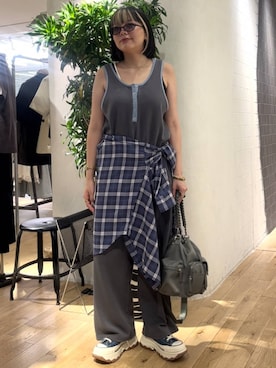 「JEANASIS（ジーナシス）のチェーンハンドルキンチャクBAG/1023355（ショルダーバッグ、グリーン系）」を使った、krkoooooさん（レディース・161cm）の夏コーディネート