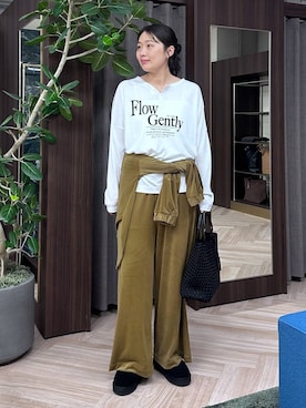 「アイテム（その他パンツ、イエロー系）」を使った、bynamuさん（レディース・168cm）の秋コーディネート