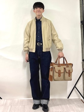「アイテム（ビジネスバッグ）」を使った、金澤さん（メンズ・178cm）の秋コーディネート