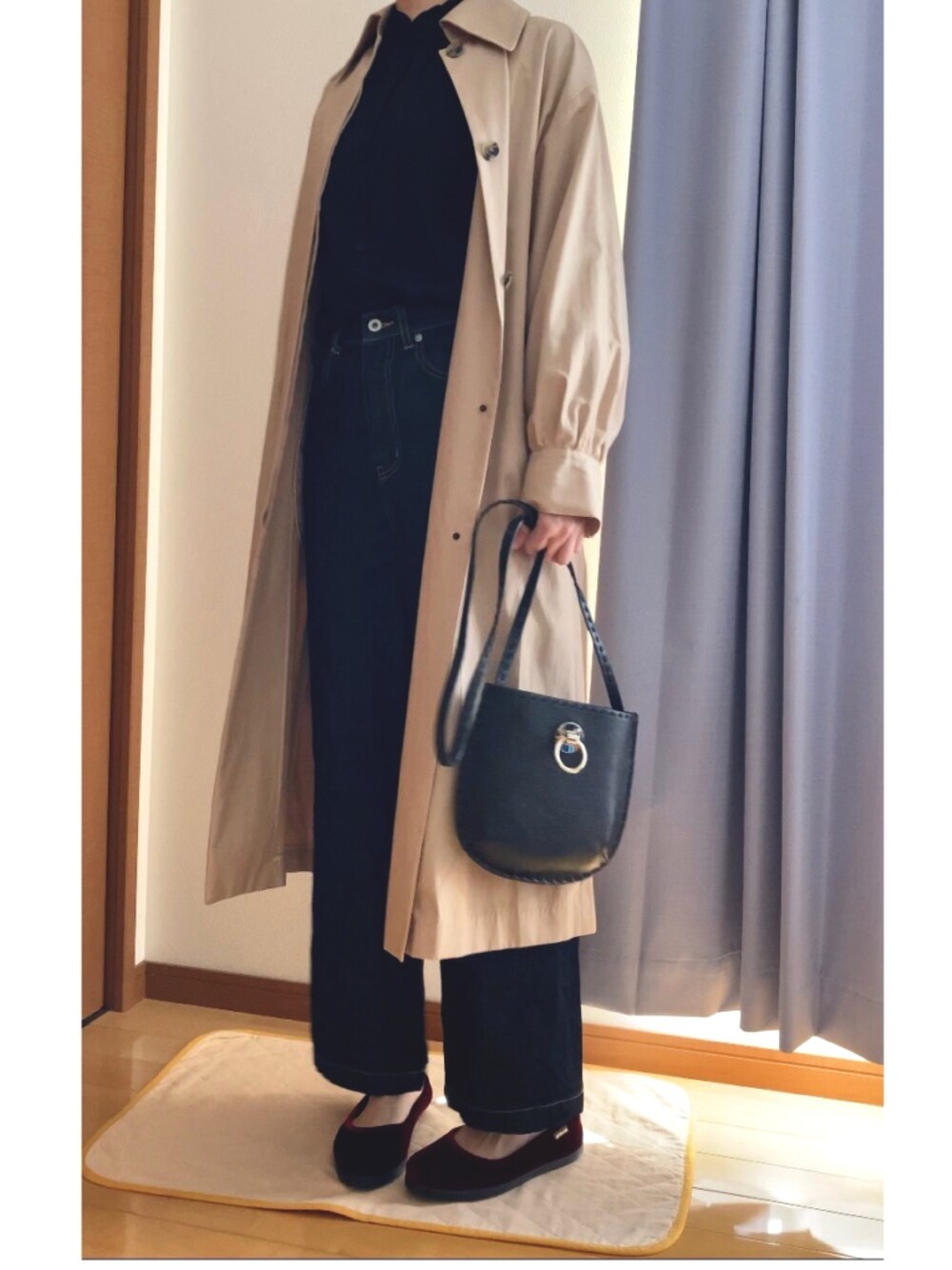 「トレンチコート、ワイドデニム」｜「BEAMS BOYのALBEROLA / HUSKIE（その他シューズ、レッド系）」を使った、Ninaさん（レディース・167cm）の冬コーディネートの1枚目の写真