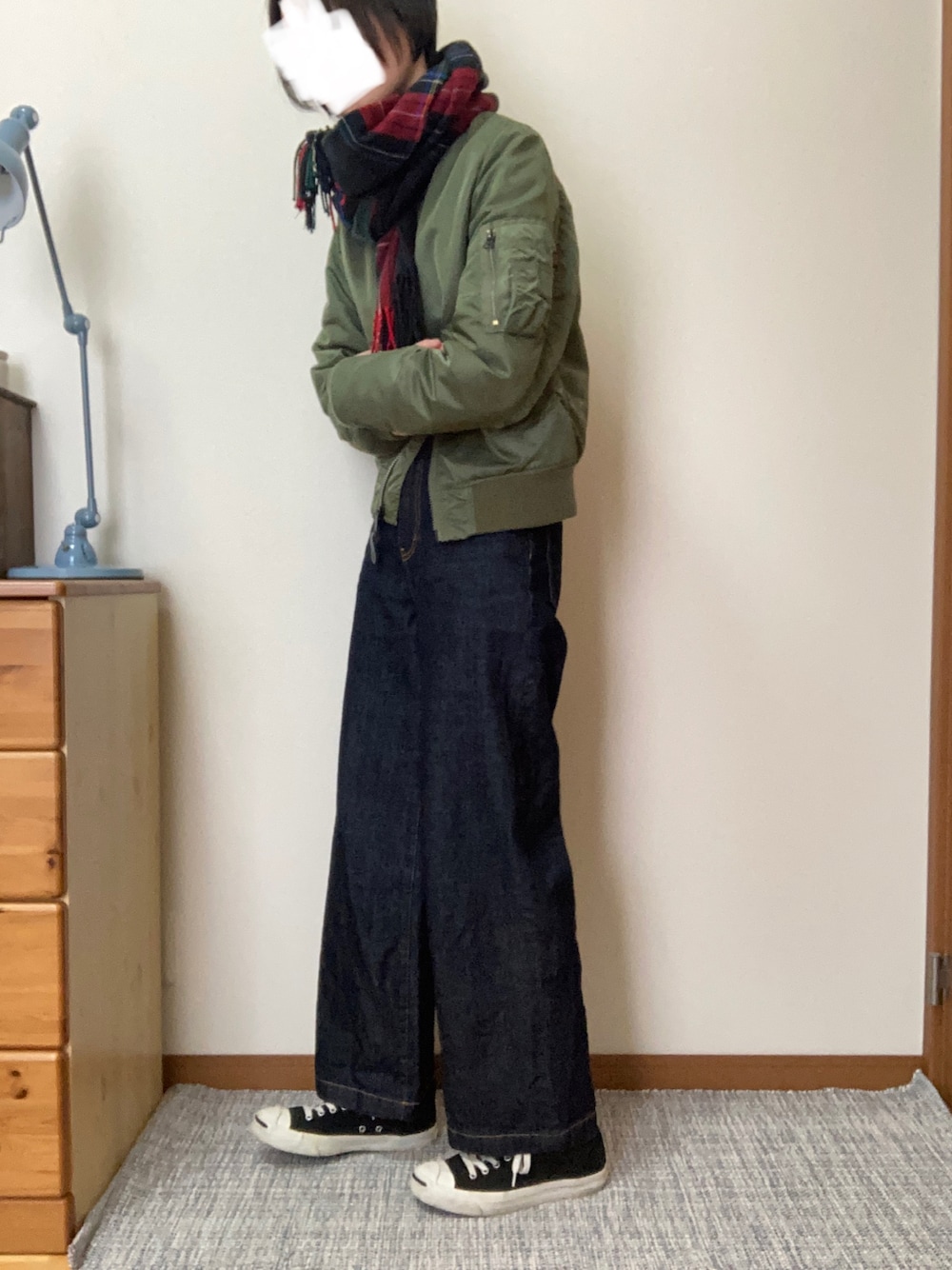 「MA-1、コンバース、ジャックパーセル」｜「URBAN RESEARCH DOORSのアイテム（MA-1、グリーン系）」を使った、Ninaさん（レディース・167cm）の冬コーディネートの1枚目の写真