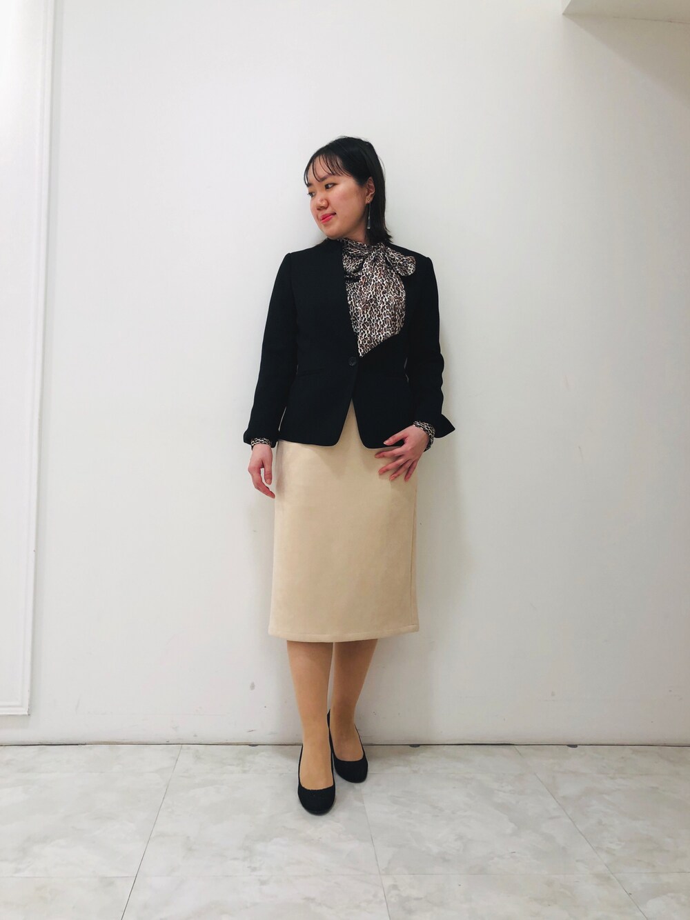 「ナラカミーチェ、ナラカミーチェ(NARACAMICIE)、オトナ女子、冬コーデ、レオパード、冬、ジャケット、ブラウス、スカート、タイトスカート、キレイめ」｜「NARACAMICIEのアイテム（シャツ/ブラウス、ブラウン系）」を使った、kanamaさん（レディース・156cm）の秋コーディネートの1枚目の写真