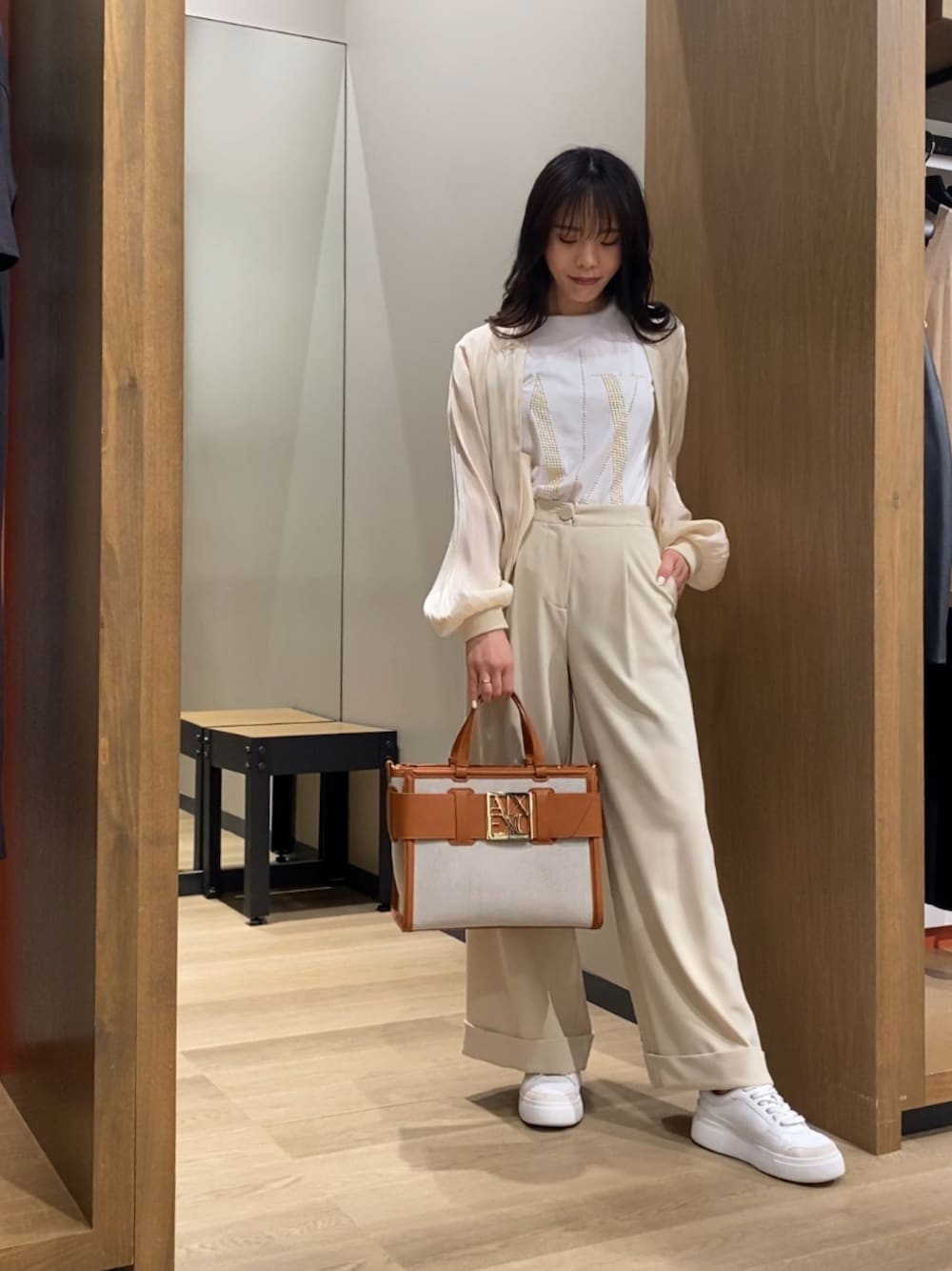 【関税込み】ロゴレタリング ミディアムトップハンドルバッグ ARMANI EXCHANGE(アルマーニエクスチェンジ)の「【A|X