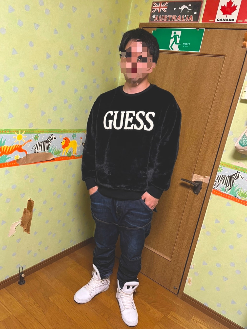 「ビッグシルエット、シンプルコーデ、カジュアル、おしゃれさんと繋がりたい、大人コーデ、いいね、save、フォローお願いします🤑、ストリート、着回しコーデ、ゆるコーデ、大学生コーデ、休日スタイル、カジュアルコーデ」｜「Guessのアイテム（スウェット、ブラック系）」を使った、yusuke8517さん（メンズ・170cm）の春コーディネートの1枚目の写真