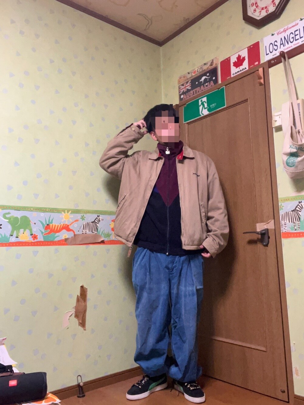 「お洒落さんとつながりたい、秋服まるっと大公開、メンズファッション、デニム、ストリート、秋服コーデ、ワントーンコーデ、秋のコーデ、ゆるコーデ、Tシャツ、サングラス、サンダル、きれいめコーディネート、ストリートコーデ、WYM」｜「PUMAのアイテム（ジャージ、ブラック系）」を使った、yusuke8517さん（メンズ・170cm）の秋コーディネートの1枚目の写真