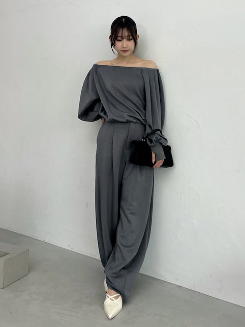 吉田朱里】タックスリーブオフショルスウェット ※BLACK WEB限定カラー