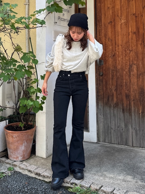 オフショルスウェット