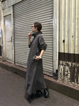「グレーコーデ」｜「アイテム（トレンチコート）」を使った、園部 涼子さん（レディース・162cm）の秋コーディネート