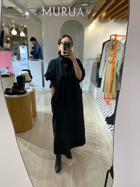 「黒縁メガネ」｜「アイテム（トレンチコート）」を使った、園部 涼子さん（レディース・162cm）の夏コーディネート