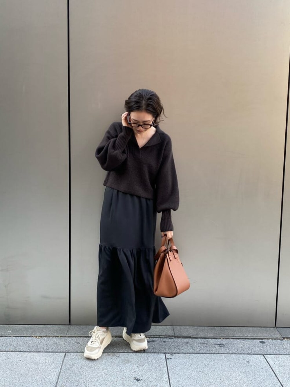 Tシャツ/カットソーを使った「オールブラックコーデ」のメンズ