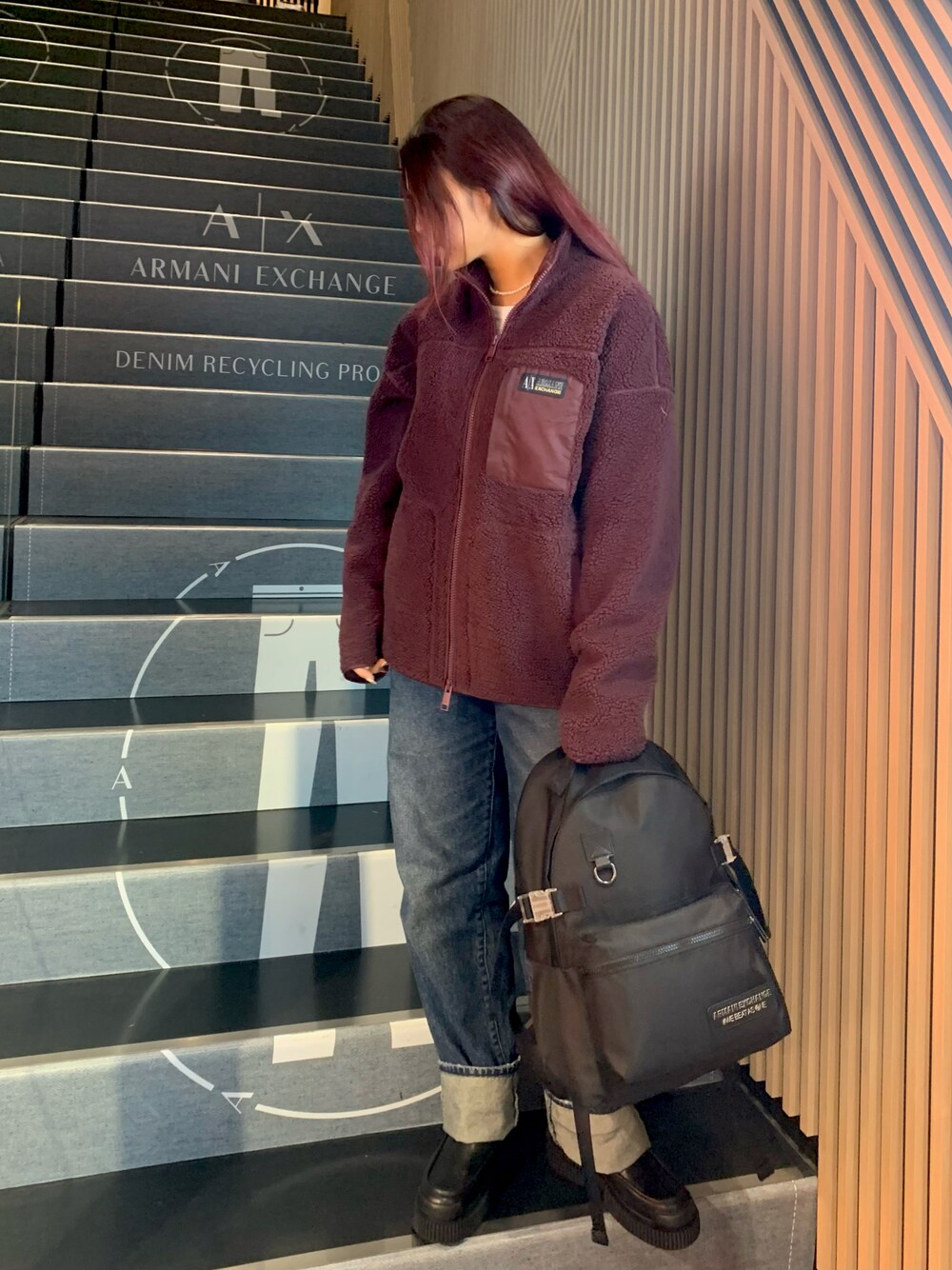 「秋服まるっと大公開、ブーツ、秋コーデ、お出かけコーデ、スポーツミックス、アウトドアスタイル、シンプルコーデ、休日スタイル、デニム、きれいめカジュアル、AXchanger、AXCatStreet、アルマーニエクスチェンジ」｜「ARMANI EXCHANGEのアイテム（トップス、レッド系）」を使った、iam_kyokomaniさん（レディース・168cm）の秋コーディネートの1枚目の写真