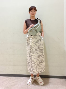 「アイテム（ボディバッグ/ウエストポーチ、グリーン系）」を使った、あやさん（レディース・168cm）の夏コーディネート