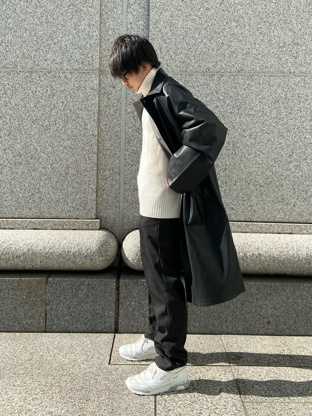 「シンプルコーデ、きれいめカジュアル、春夏コーデ、ootd、表参道、お洒落さんとつながりたい、韓国ファッション、リラックススタイル、いいね、save、フォローお願いします🤑、ブラック、爽やかコーデ、メンズライク、UNIQLO」｜「NANO universeのアイテム（トレンチコート、ブラック系）」を使った、MJ  Lifestyle さん（メンズ・168cm）の夏コーディネートの1枚目の写真