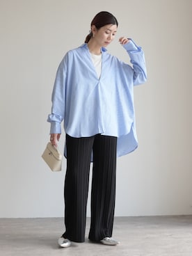 「reca（レカ）の迷わず着れる！大人のセミワイドプリーツパンツ（その他パンツ、ブラック系）」を使った、sakiさん（レディース・165cm）の春コーディネート