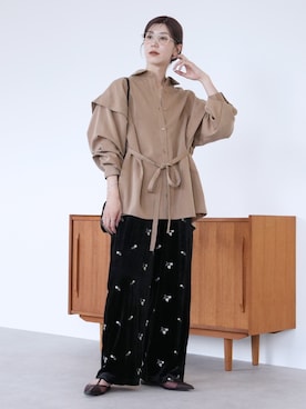 「reca（レカ）の小花柄刺繍ベロアパンツ（その他パンツ、ブラウン系）」を使った、sakiさん（レディース・165cm）の秋コーディネート