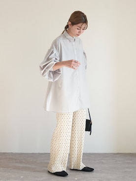 「reca（レカ）のシャーリング袖ボリュームブロードシャツ（シャツ/ブラウス、グレー系）」を使った、sakiさん（レディース・165cm）の春コーディネート