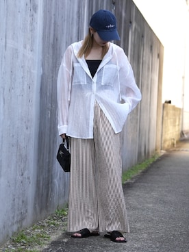 「reca（レカ）の迷わず着れる！大人のセミワイドプリーツパンツ（その他パンツ、ベージュ系）」を使った、sakiさん（レディース・165cm）の春コーディネート