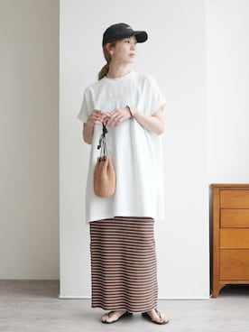「reca（レカ）のバックロゴプリントワイドチュニックTシャツ（Tシャツ/カットソー、ホワイト系）」を使った、sakiさん（レディース・165cm）の春コーディネート