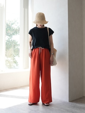 「reca（レカ）の無地/ストライプエンボス加工イージーパンツ（その他パンツ、オレンジ系）」を使った、sakiさん（レディース・165cm）の春コーディネート