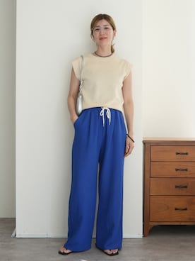 「reca（レカ）の無地/ストライプエンボス加工イージーパンツ（その他パンツ、ブルー系）」を使った、sakiさん（レディース・165cm）の夏コーディネート
