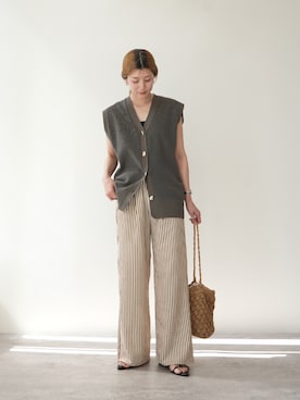 「reca（レカ）の無地/ストライプエンボス加工イージーパンツ（その他パンツ、ブラウン系）」を使った、sakiさん（レディース・165cm）の春コーディネート