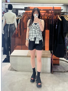 「MURUA（ムルーア）のアイテム（シャツ/ブラウス）」を使った、田中音羽さん（レディース・163cm）の夏コーディネート